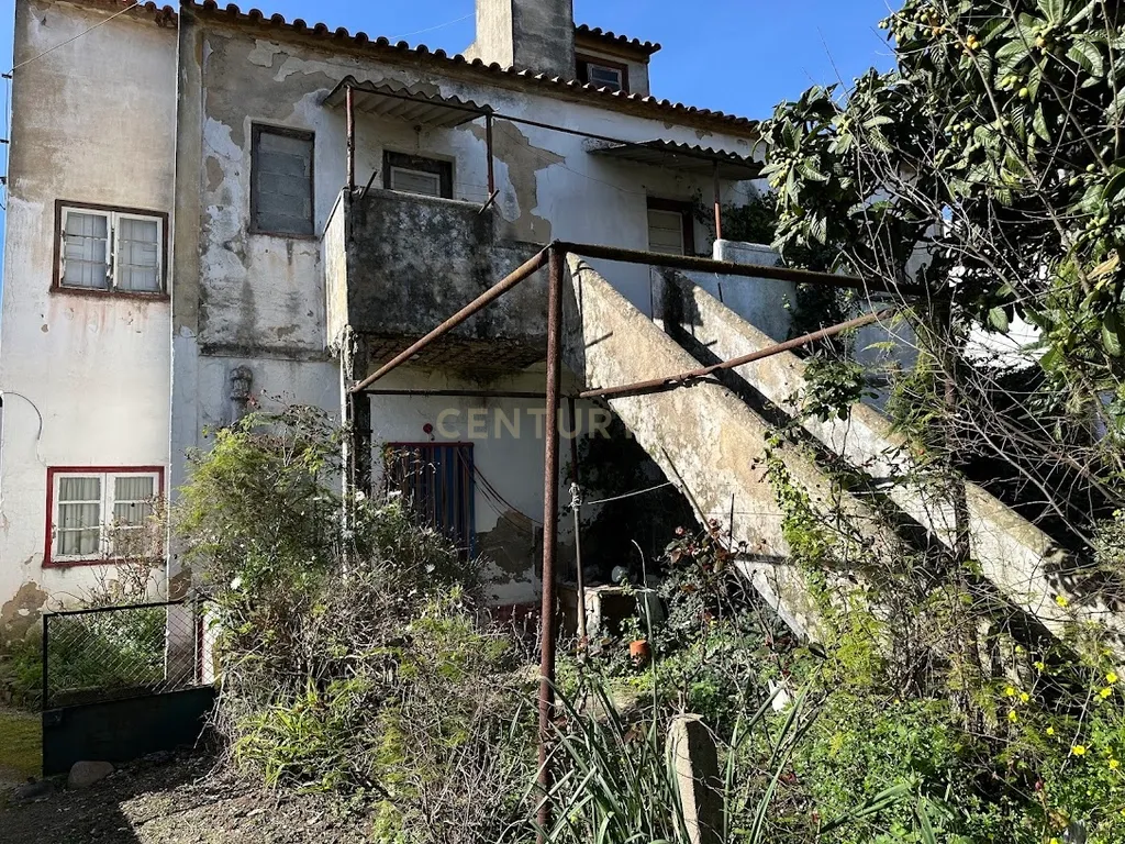 Prédio para remodelação no Entroncamento junto à estação de comboios - Image 40