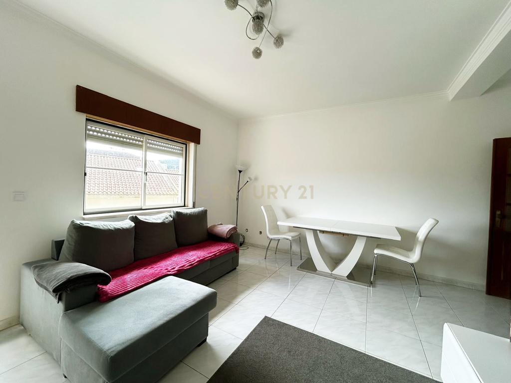 Apartamento T2 em Loures - Condomínio fechado - Image 2