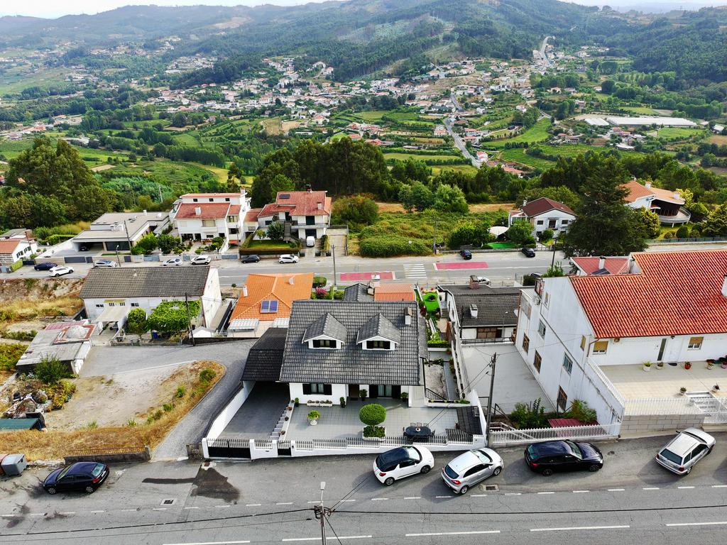 Moradia T6 Mesão Frio, Guimarães - Image 3