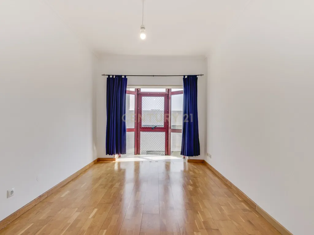 Apartamento T4 com Terraço Privativo e Churrasqueira no Condomínio Lezíria Parque | Vila Franca de Xira - Image 31
