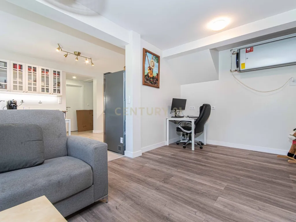 Apartamento T2 Renovado com Vista Panorâmica em Lisboa - Image 8