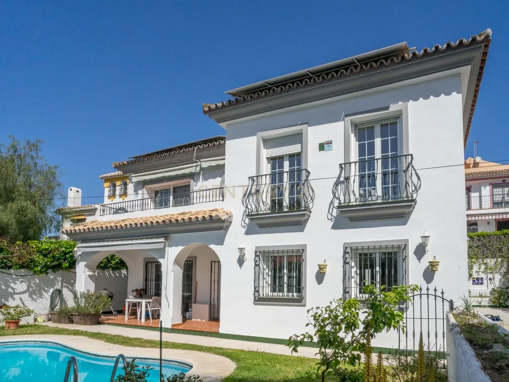 Moradia isolada com piscina privada em Sohail, Fuengirola - Image 33