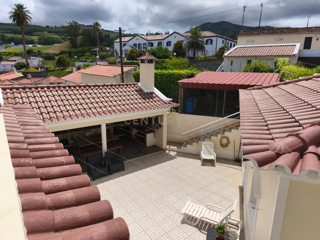 Moradia de Assinatura no Concelho do Nordeste – Exclusividade, Luz e Vistas - Image 49