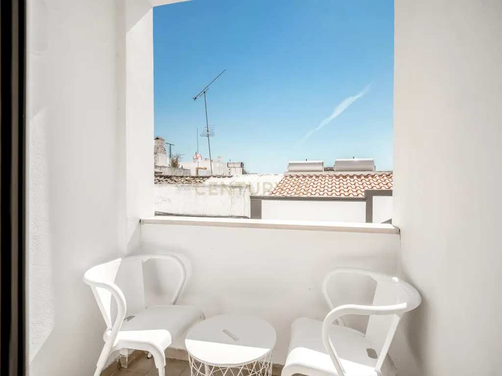 Moradia T3 renovada no centro histórico de Albufeira /200 metros da praia - Image 11