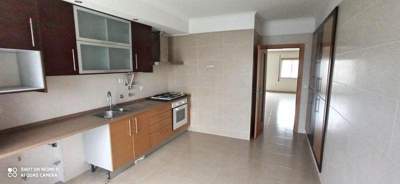Apartamento T2 com arrecadação e lugar de garagem no Montijo. - Image 10