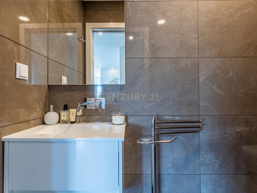 Apartamento T3 Luminoso e Recente na Ramada – Viva com Qualidade! - Image 13