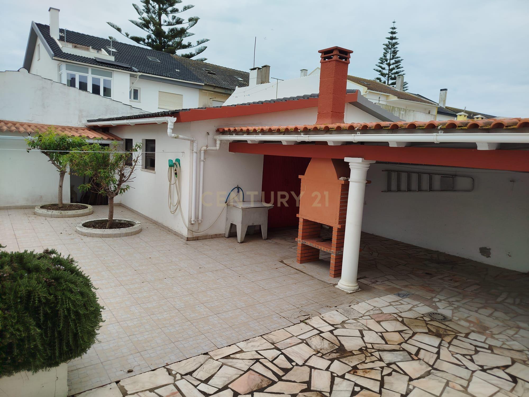 Moradia T4 com garagem em Peniche - Mais
