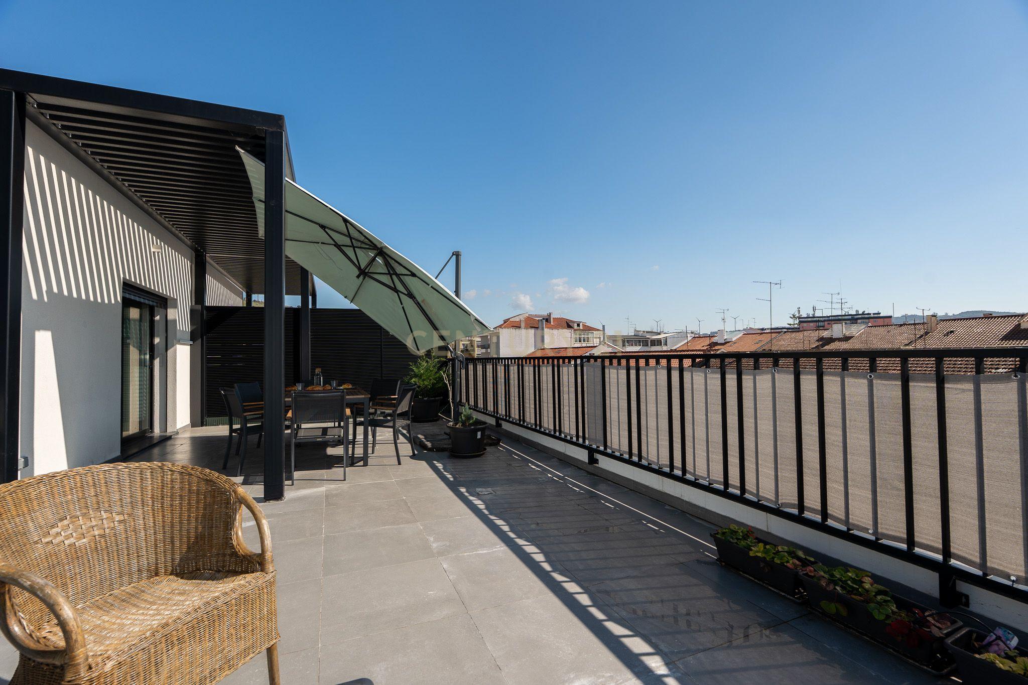 Apartamento T3+1 duplex, com terraço e estacionamento, no centro da cidade de Torres Vedras - Image 57