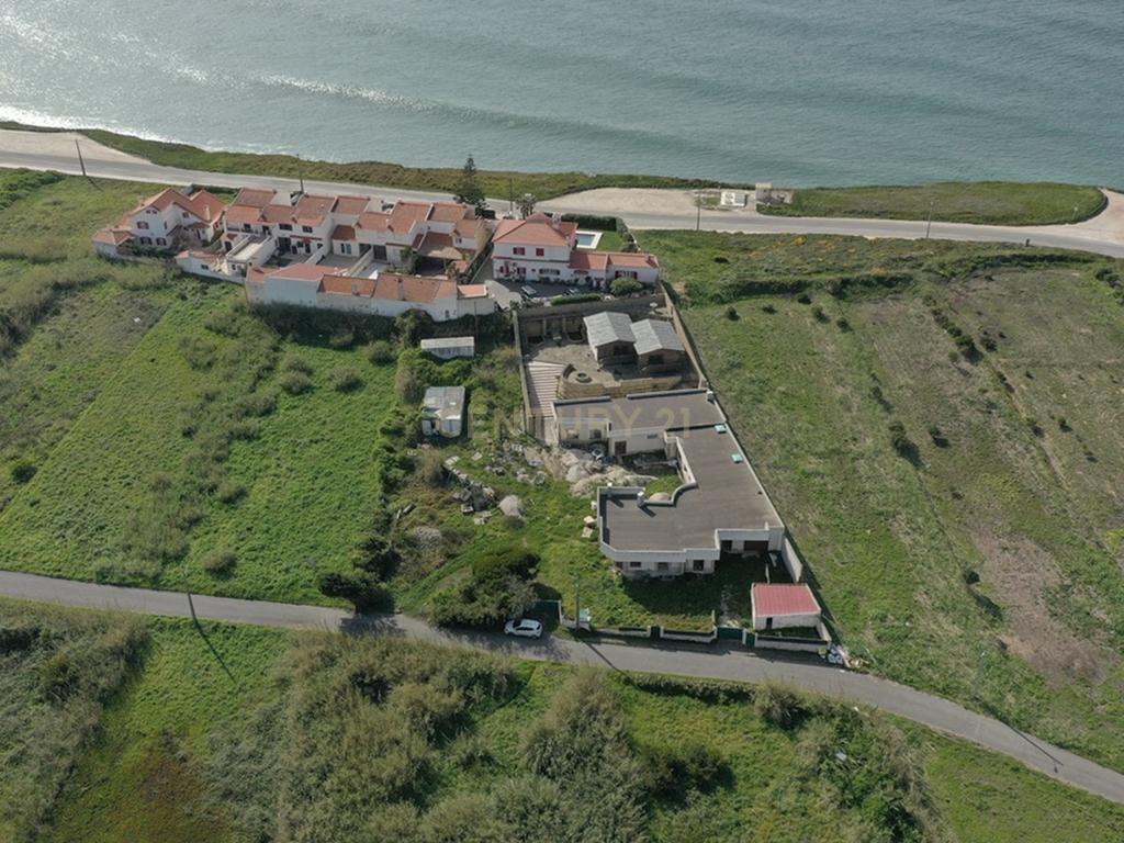 Hostel Boutique T8 + 2 bungalows T1 em Silveira, Torres Vedras - Image 3