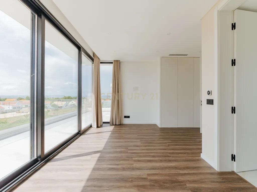Moradia T4 com piscina e 3 suites | A escolha inteligente para viver com mais espaço a minutos de Lisboa - Image 32