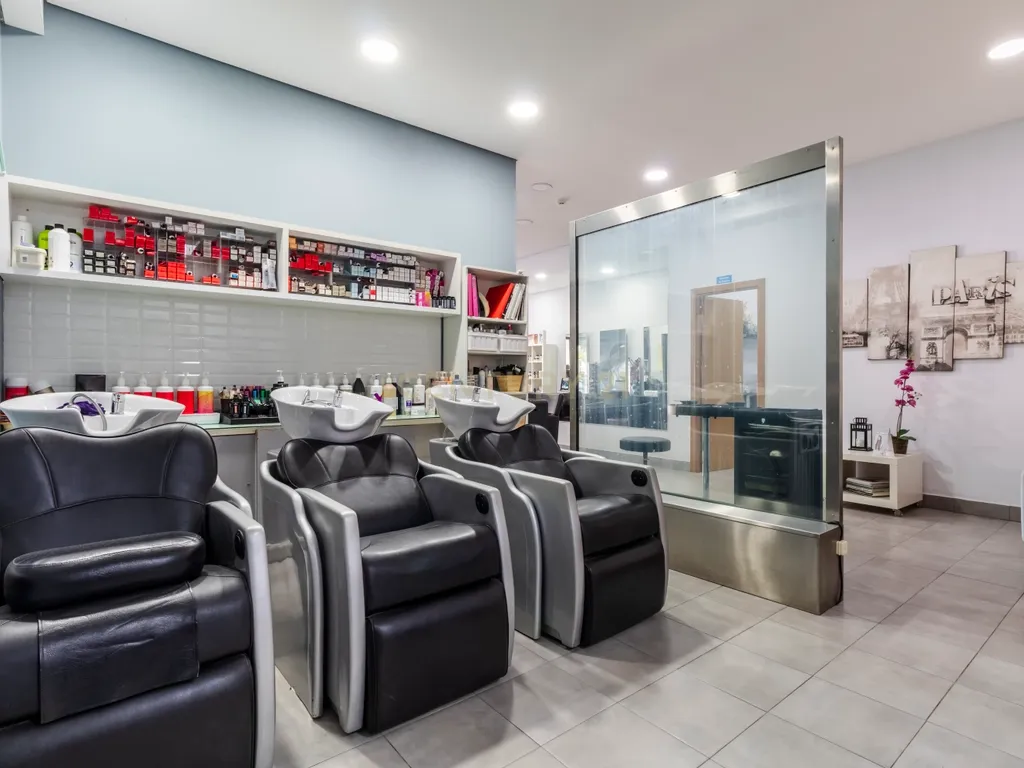 Loja com 90 m² na Quinta do Bom Retiro, Sobreda - Image 16