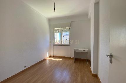 Encantador Apartamento T1 Renovado para Arrendamento de Longa Duração – Amadora, Lisboa - Image 6