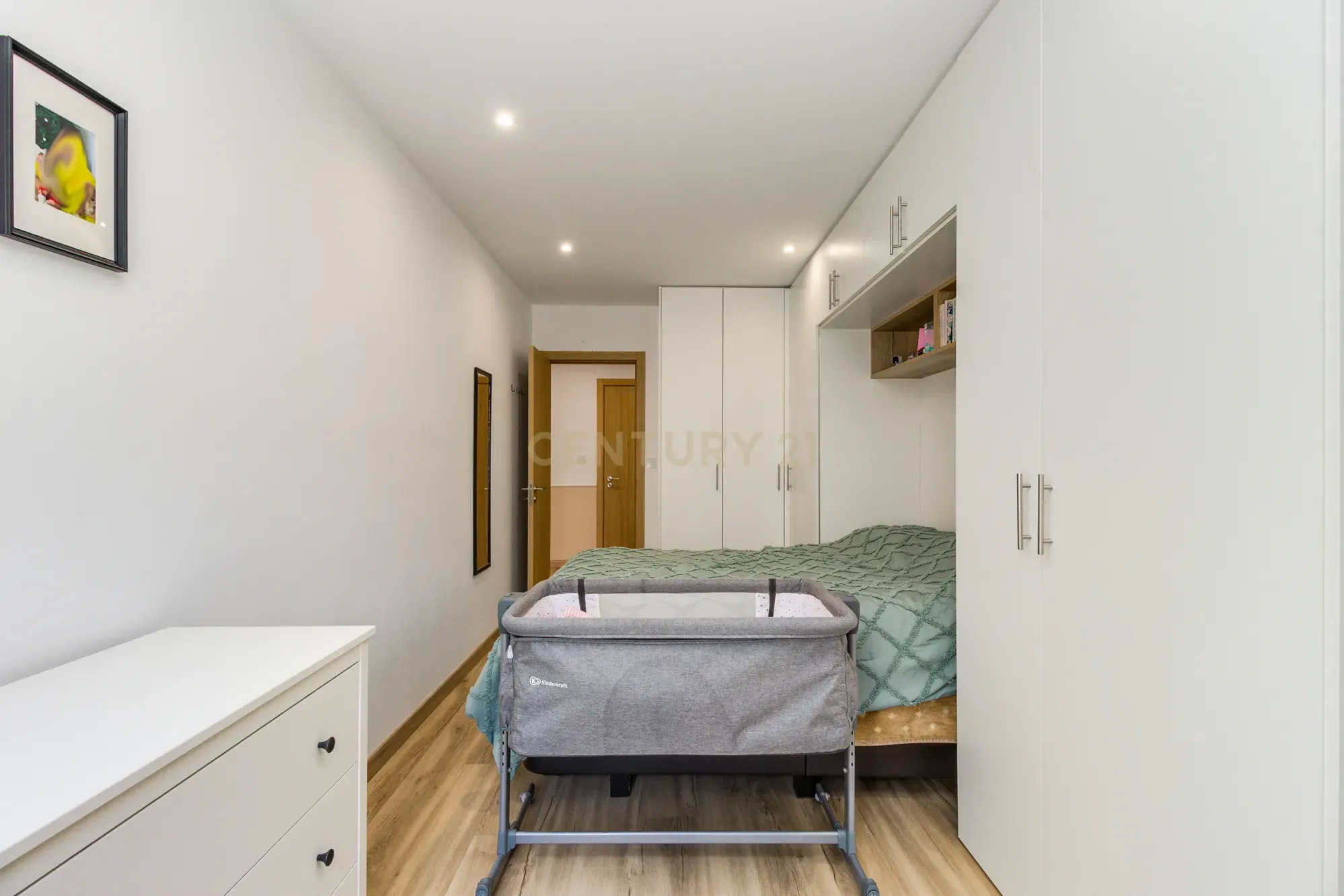 Apartamento T2 remodelado em São Marcos com Varanda e Ar Condicionado - Image 23