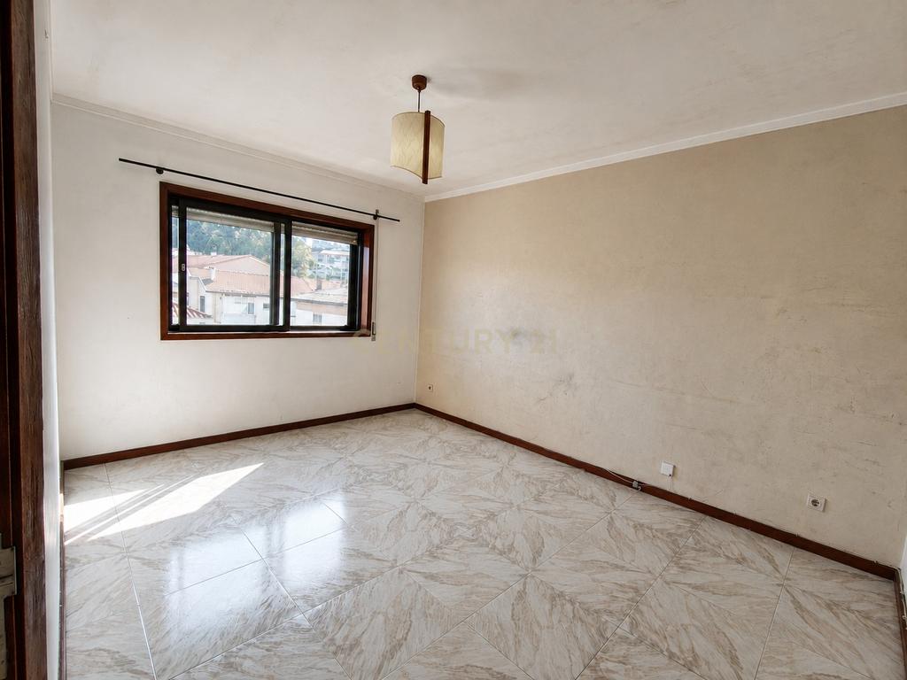 Apartamento T2 com Vista Panorâmica em Vila Nova de Gaia - Image 10
