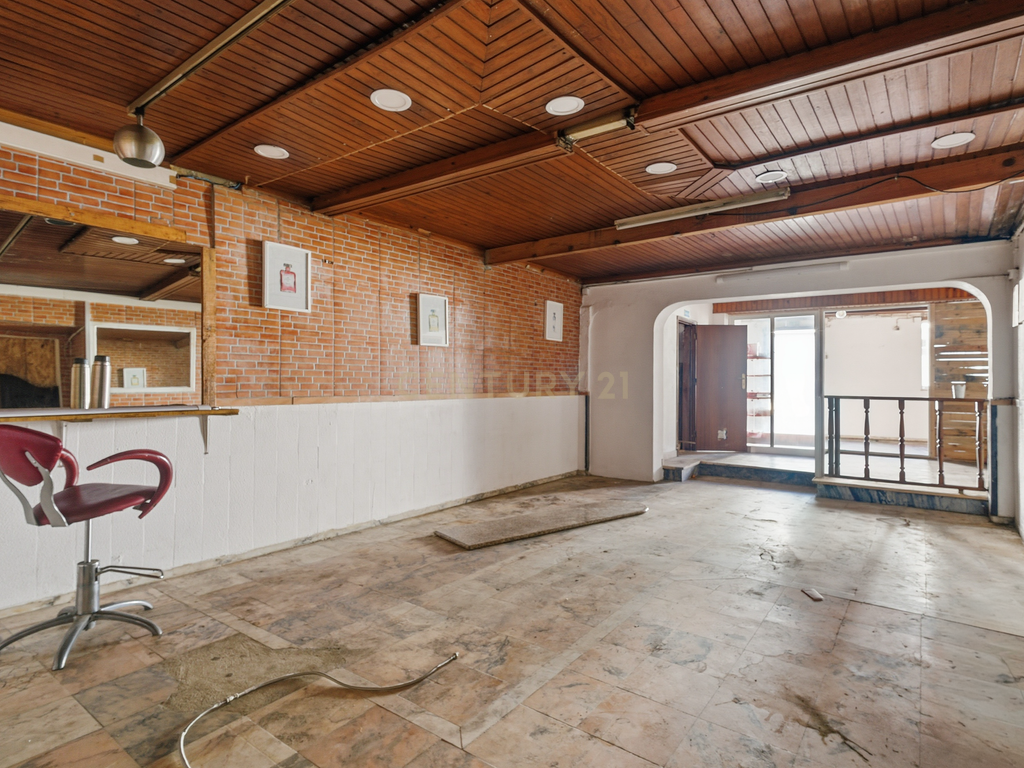 Imóvel comercial no centro da Merceana concelho de Alenquer, composto por dois pisos de 160 m² cada - Image 5