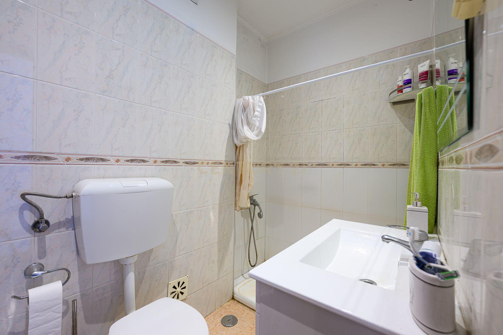 Fotografia 12 de Apartamento T2 em Almada com Varandas e Boa Exposição Solar