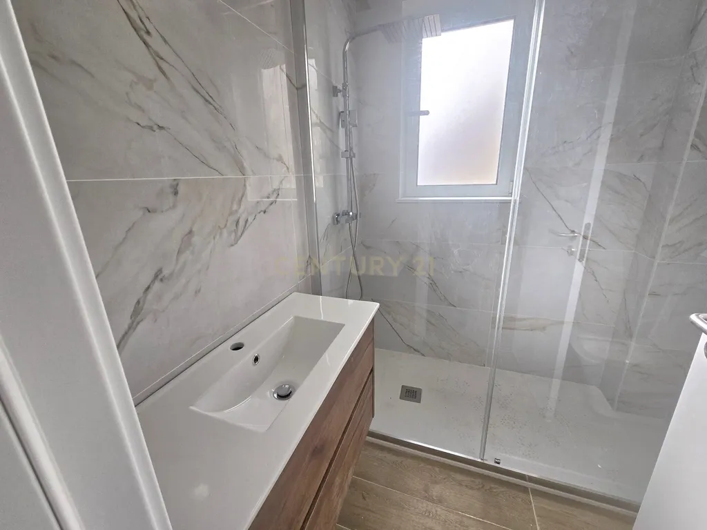 Apartamento T3 renovado com excelente localização na Nazaré - Image 12