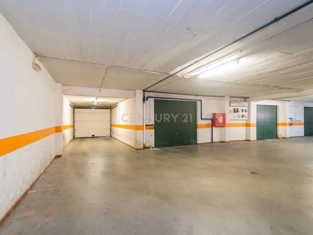 Exclusivo T2 com Vista Panorâmica de Excelência | Massamá Norte - Image 45