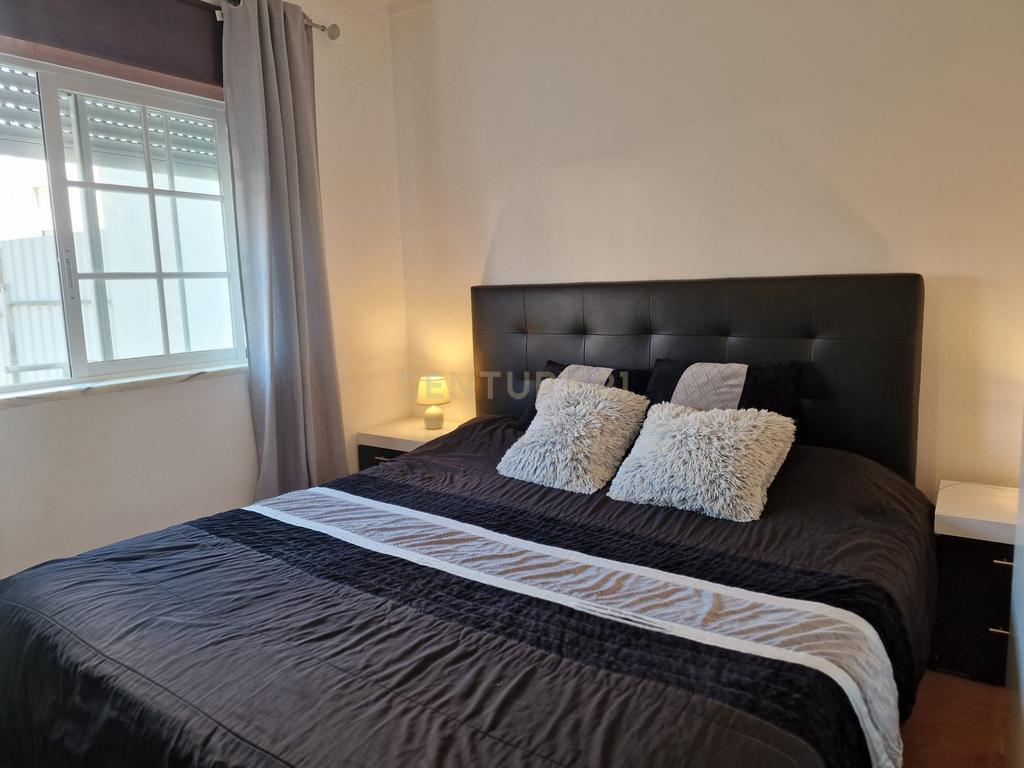 Apartamento T1 Quinta do Conde com logradouro bastante amplo - Image 4