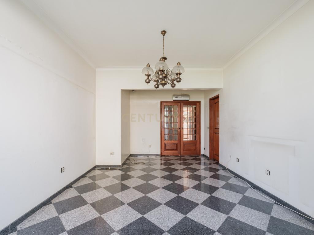 Apartamento T3 92 m² | Arrecadação - Queluz - Image 10