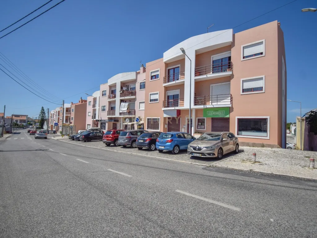 Apartamento T3, com 107 m² de área útil, estúdio musical com 40 m² e garagem fechada , varanda e arrecadação - Image 28