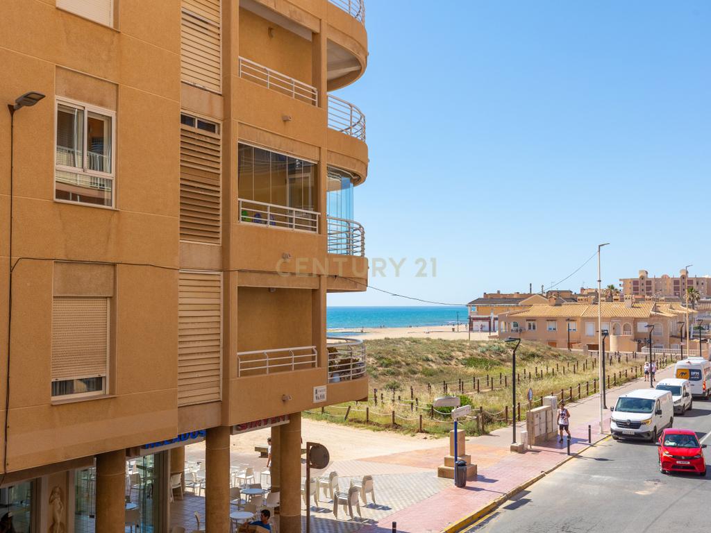 Apartamento com terraço e vista mar a apenas 80 metros da praia de La Mata - Image 16