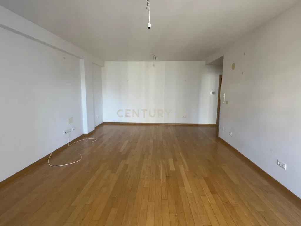 Apartamento T3 na Alta de Lisboa com Box para 2 Viaturas - Image 4