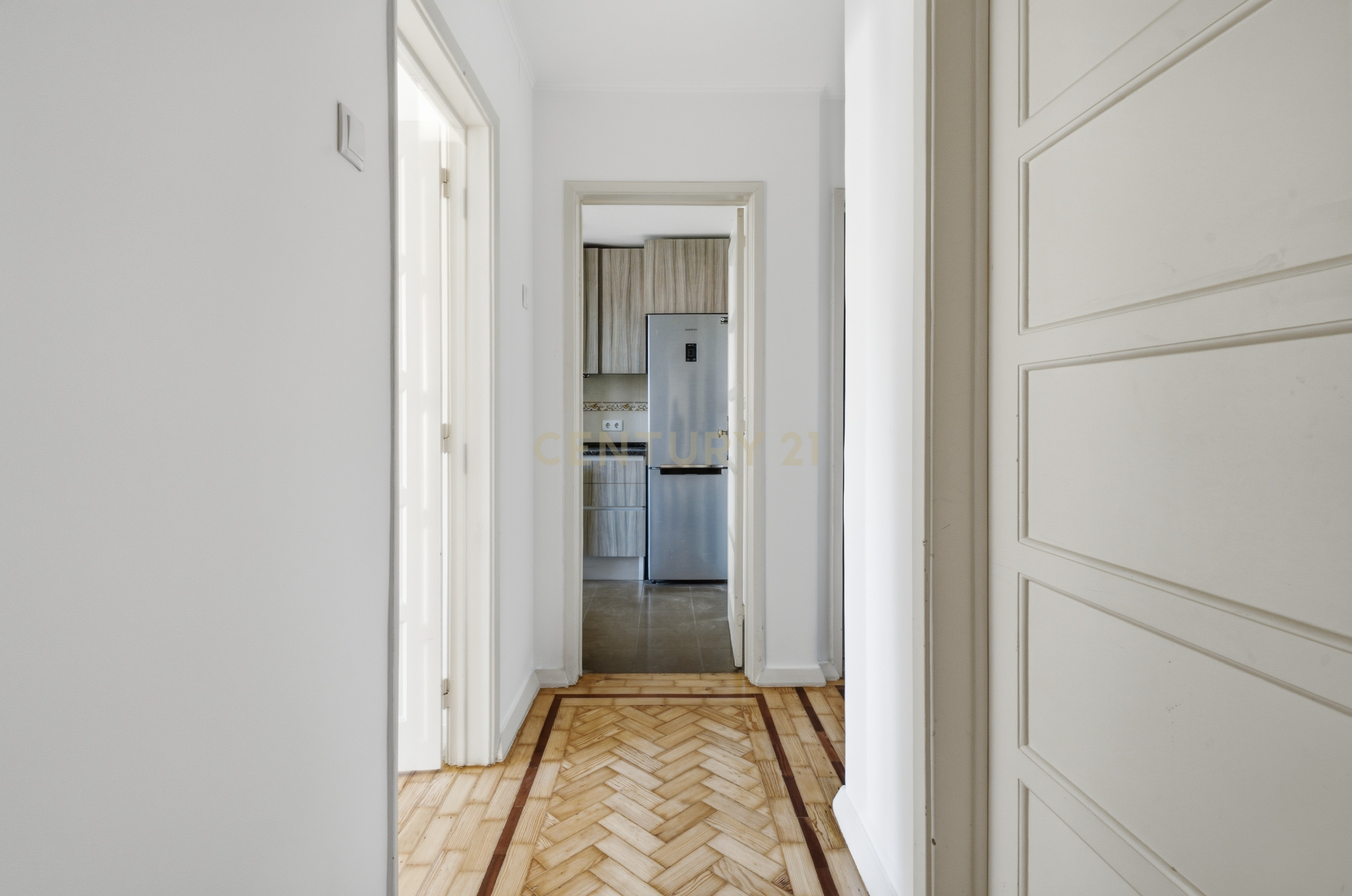 Fotografia 12 de Excelente T3 com Potencial T4 para Arrendamento na Avenida Óscar Monteiro Torres - Lisboa