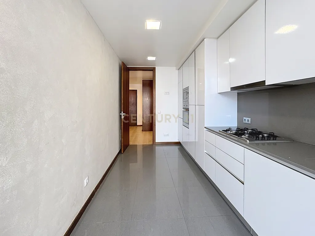 Penthouse T2 com Terraço e Piscina Privativa – Sítio da Nazaré - Image 31