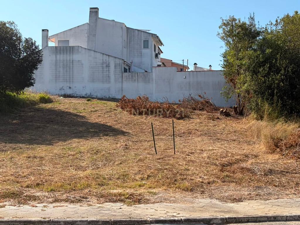 Terreno para Construção na Urbanização das Virtudes em Aveiras de Baixo - Image 1