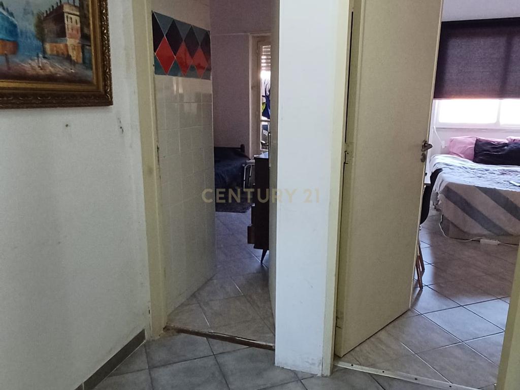 Apartamento T2 com Suite e Varanda – Queluz (Av. Miguel Bombarda), próximo de estação de comboio!!  - Image 9