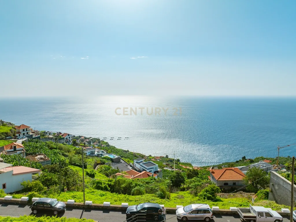 Terreno de Excelência | 3 Terrenos com Licença de Construção Emitida | Projeto para 5 Moradias de Prestígio | Vista Panorâmica para o Mar - Image 17