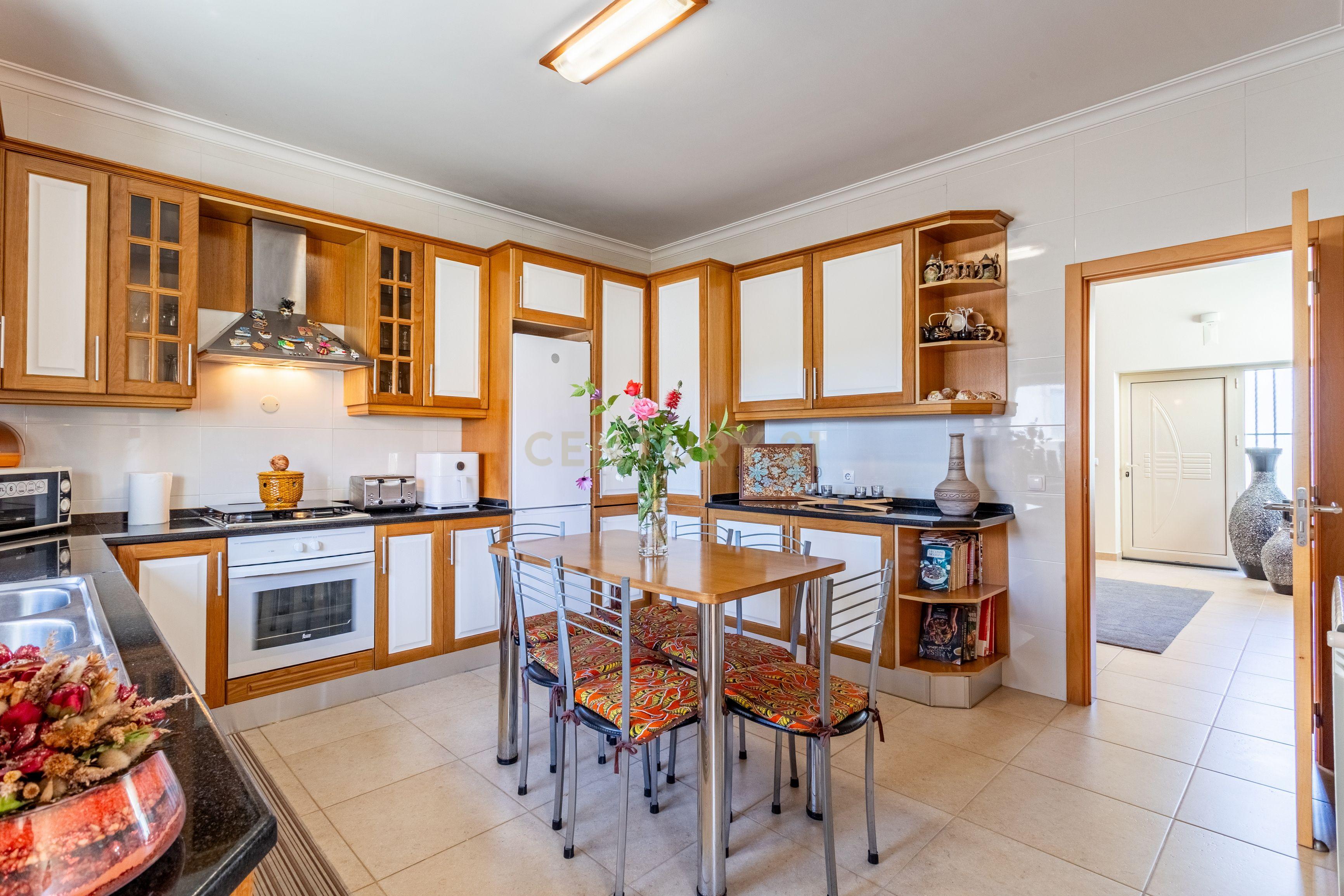 Moradia T6+ em Figueiró dos Vinhos e Bairradas, €425.000