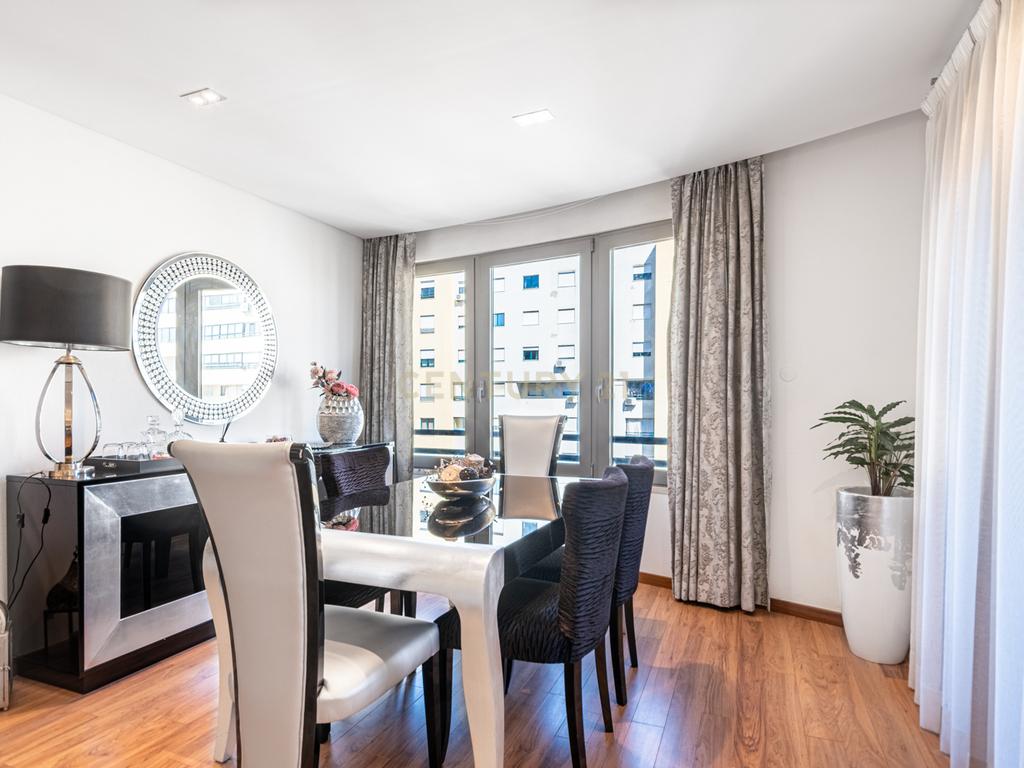 Apartamento T4 na prestigiada Urbanização Quinta do Infantado, Loures com Vista Panorâmica sobre as Lezírias - Image 5
