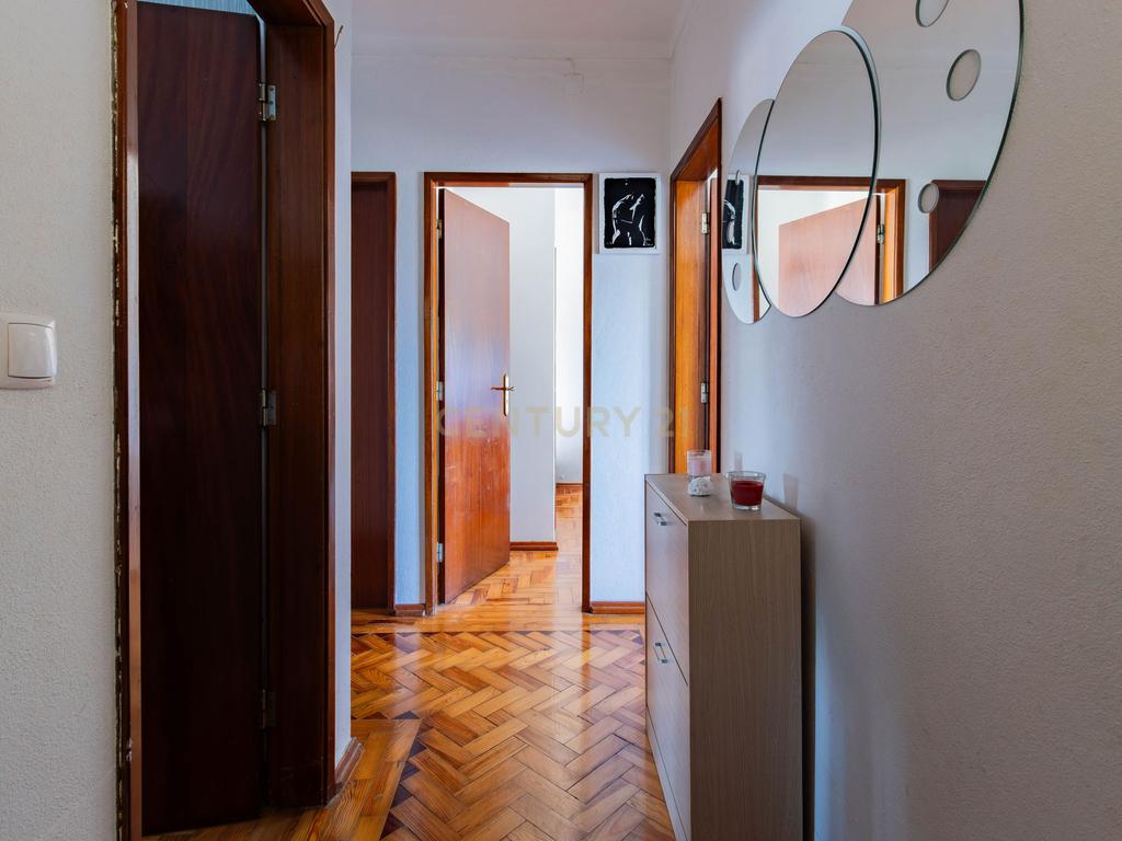 Apartamento T3 com Terraço e Vista Serra em Mira de Aire - Image 9