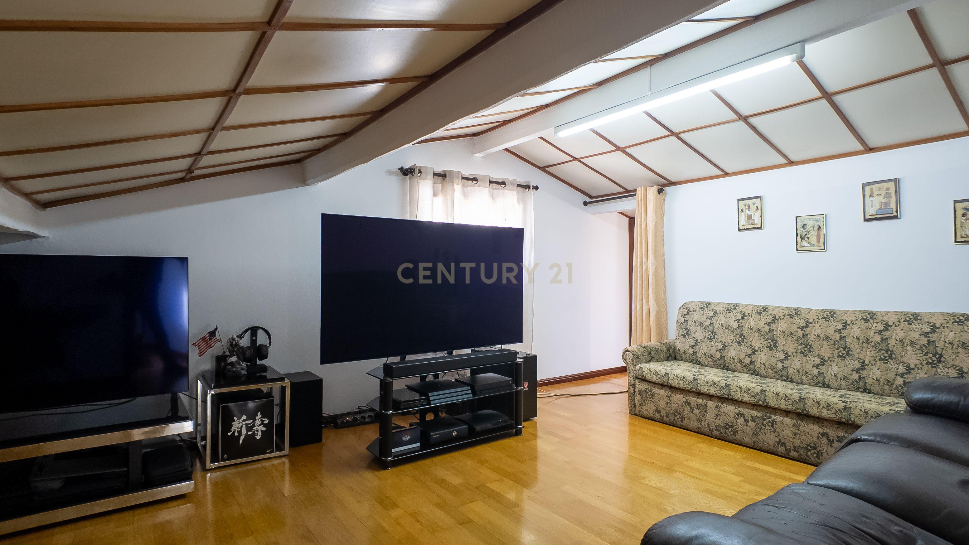 Andar moradia T3 em Águas Santas - Image 21