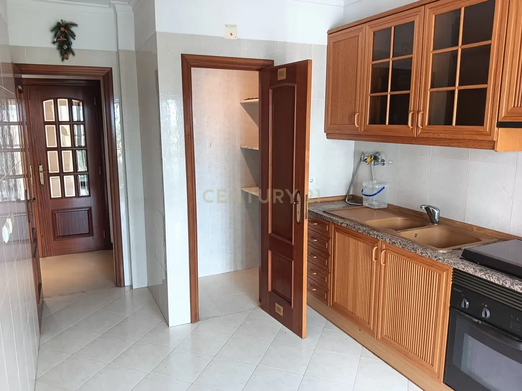 T3 com Suite/Garagem e Arrecadação - Vialonga - Image 66