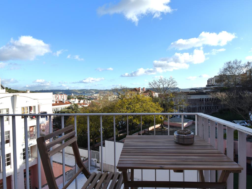 Excelente Apartamento T3 em Algés – Conforto e Localização Premium - Image 8