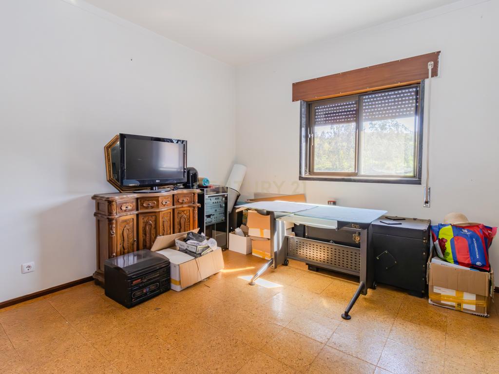 Moradia T4 com Terreno em Colmeias, Leiria - Image 6