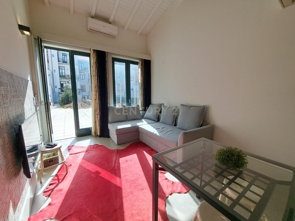 Apartamento T2 + T1 com terraço - Rua Formosa - OTIMO INVESTIMENTO - Image 2