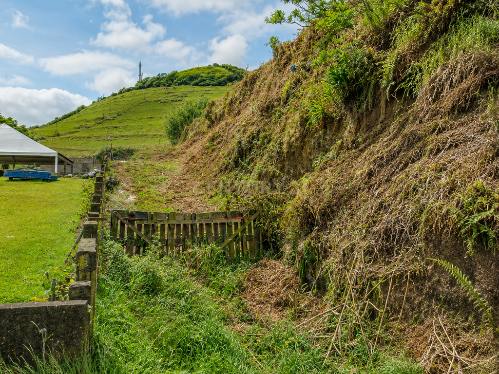 Terreno com Vista Mar e Montanha em Ponta Delgada - Image 3