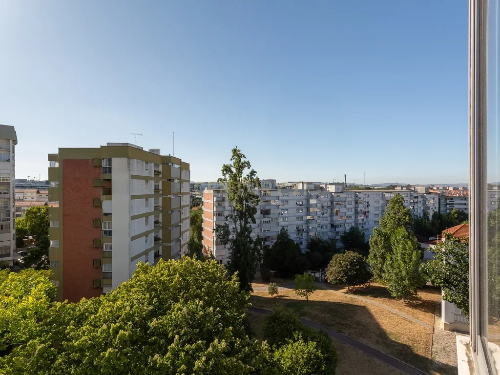 T2 nos Olivais – Zona Tranquila com Bons Acessos - Image 1