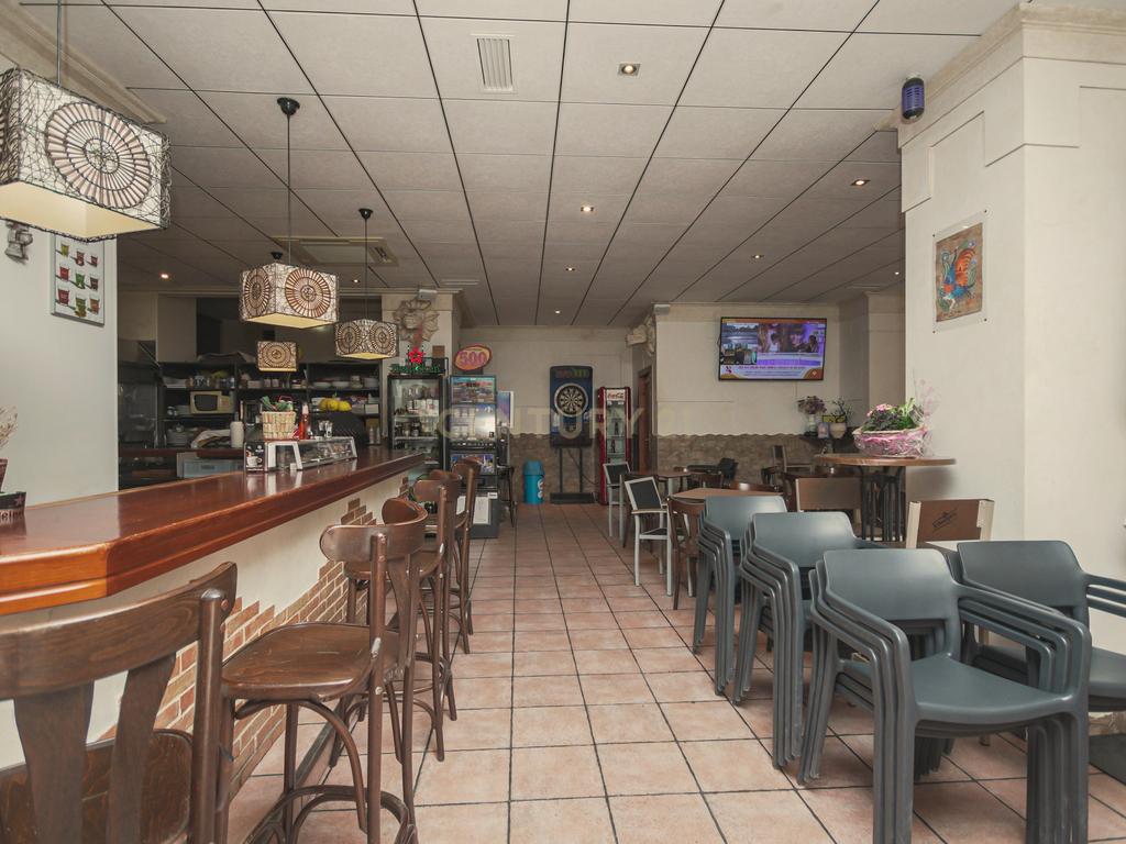 Traspasse de Café Bar totalmente operacional em Torrellano – Pronto para começar! - Image 26