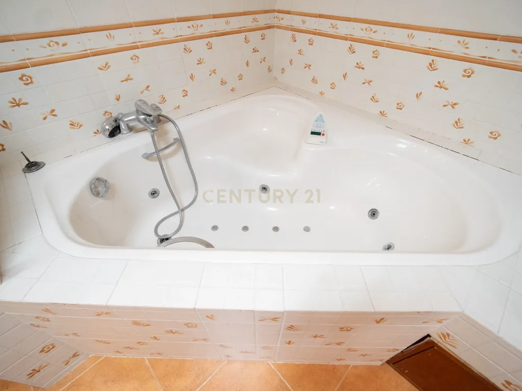 Apartamento T3 em Odivelas com Garagem e Elevador - Image 56