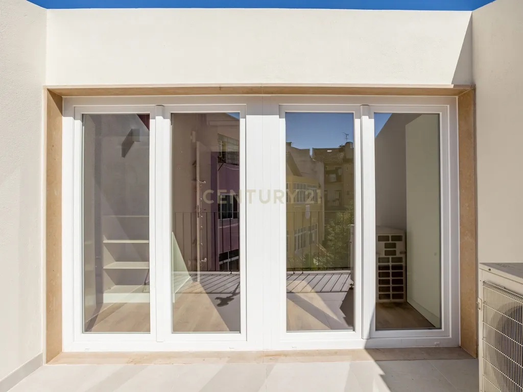 Duplex T3 para Venda, em Campolide – Pé-Direito Duplo, Terraço e Classe Energética A | 940.000 € - Image 32