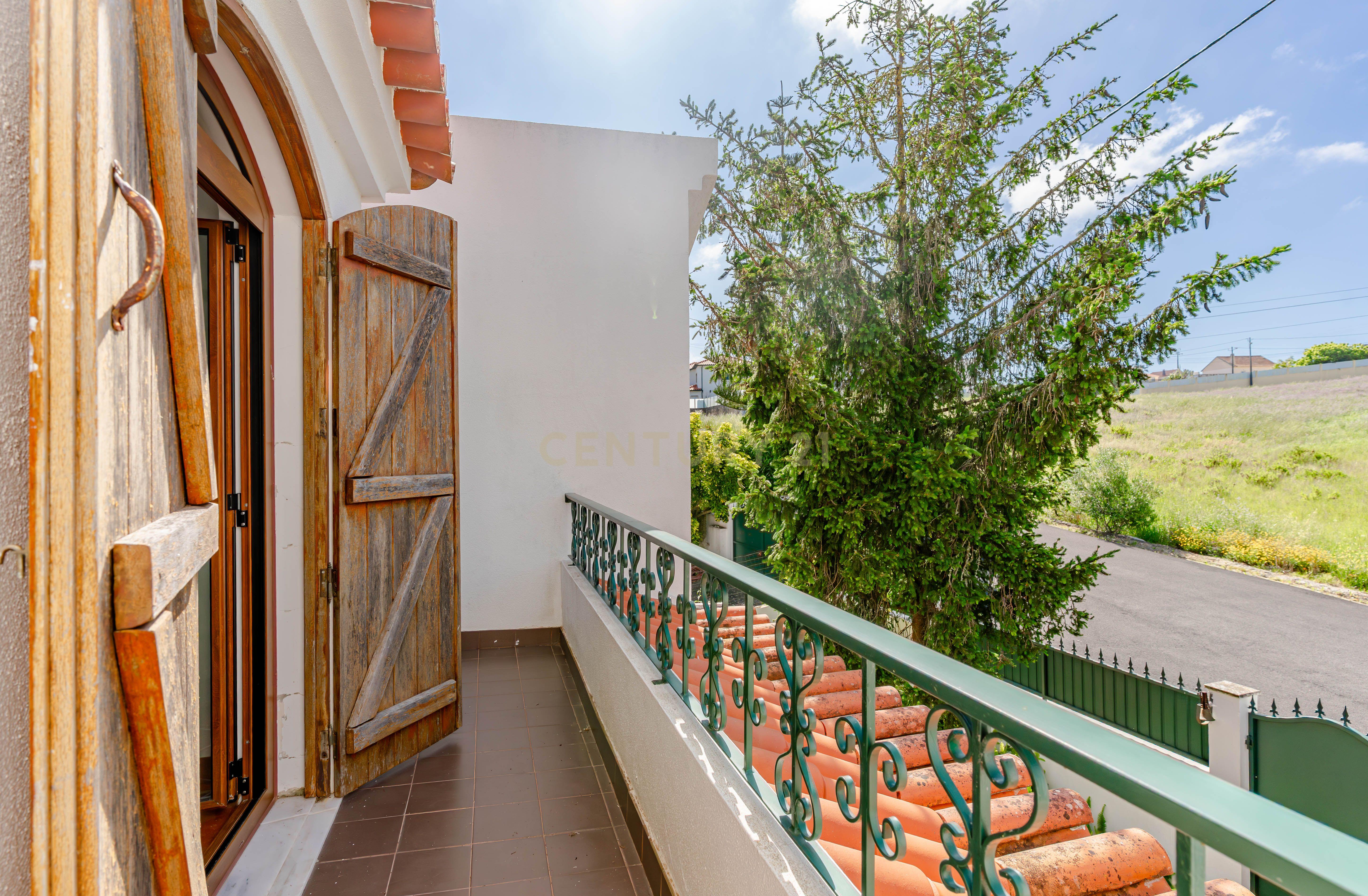 Espetacular Moradia T4 em Mafra com Jardim e Terraço - Image 41