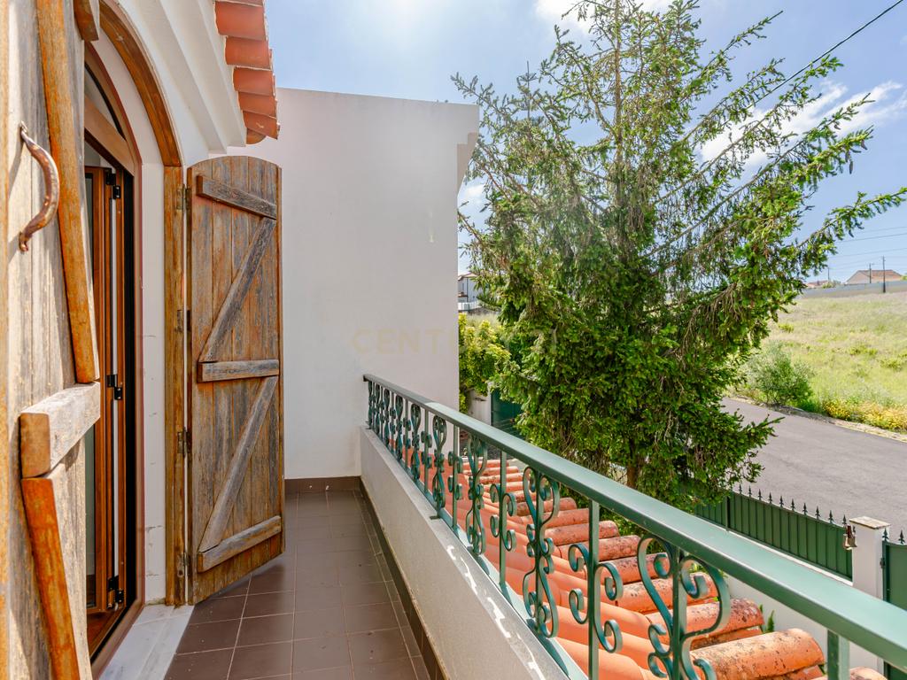 Espetacular Moradia T4 em Mafra com Jardim e Terraço - Image 41