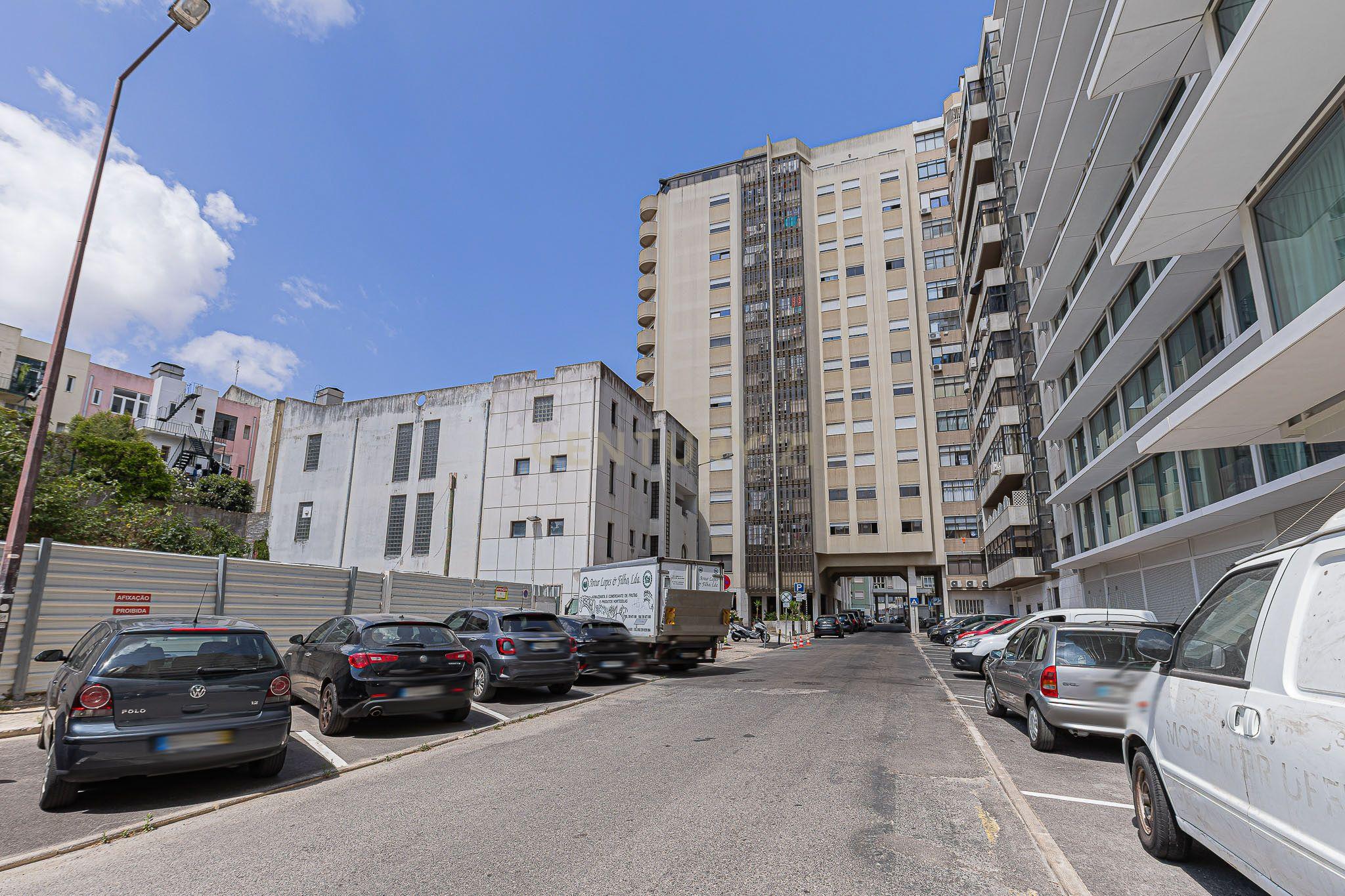 Fotografia 11 de T4 com 180 m² e Garagem Box no Areeiro, Lisboa