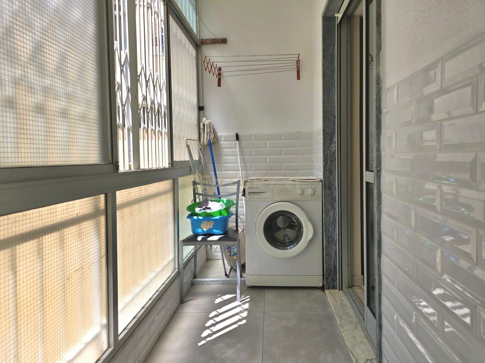 Fotografia 5 de Apartamento T1 com espaçosa arrecadação a 10 minutos a pé da Praia da Quarteira | Rua Patrão Lopes, Quarteira