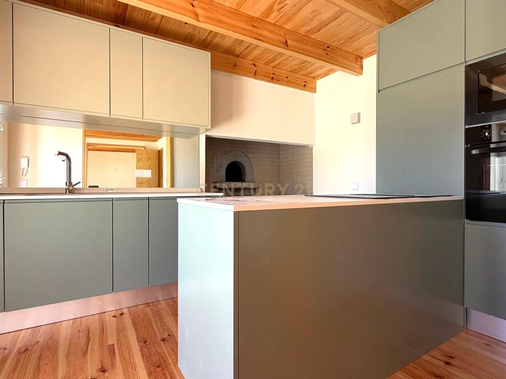 Moradia T2 com amplo terreno na Calheta - Image 11